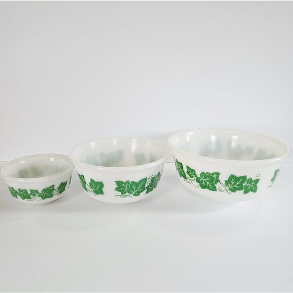 Set of 3 Vintage Hazel Atlas Green Ivy Milk Glass Mixing Nesting Bowls 5" 7" 8" - Picture 2 of 12